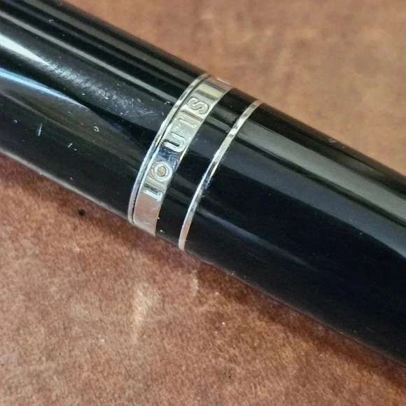 Louis Vuitton Black Lacquer Ballpoint Pen with Palladium Finish - Picture 4 of 5